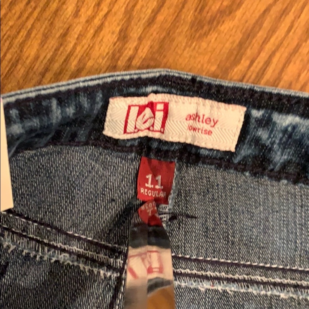 L.E.I. Ashley Low Rise Short.  Size 11.  Med Blue - Picture 5 of 8